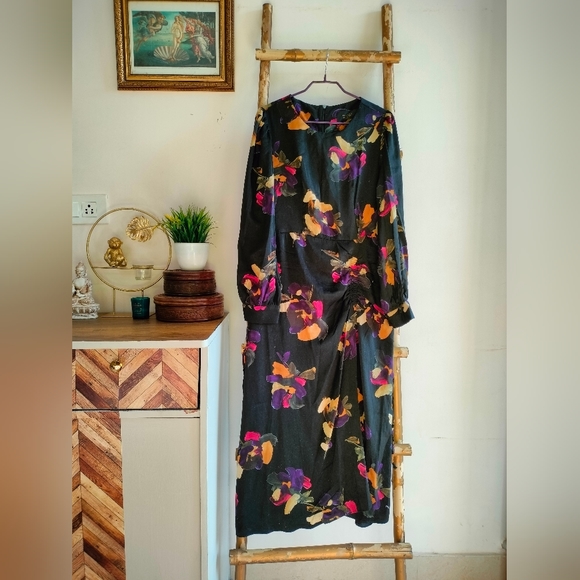 Elegant Floral Marrant Dress - Picture 15 of 16